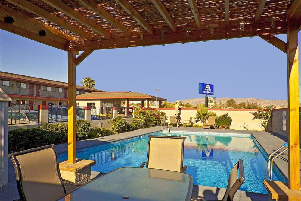 Americas Best Value Inn Нідлс Зручності фото